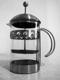 Cafetière à piston permettant l'infusion du café